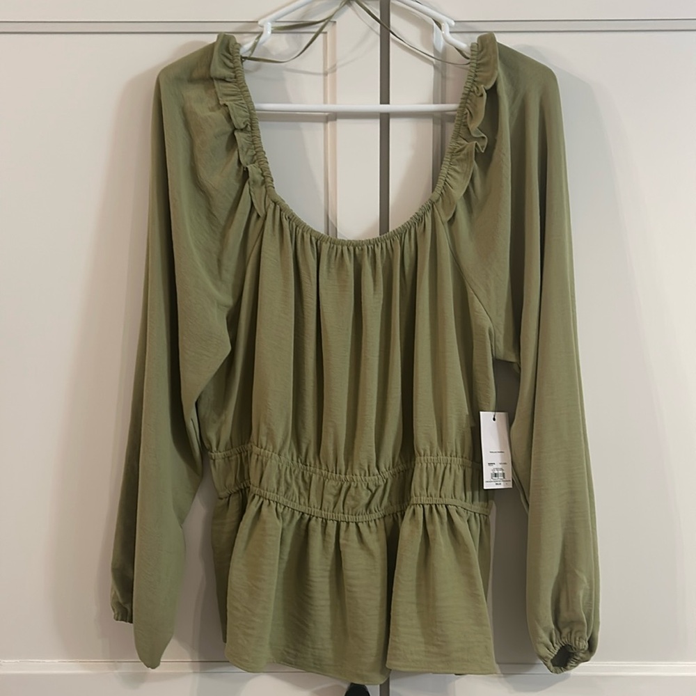 Nine West feminine top. Cute neck & waist detail. NWT. Sz Lg.